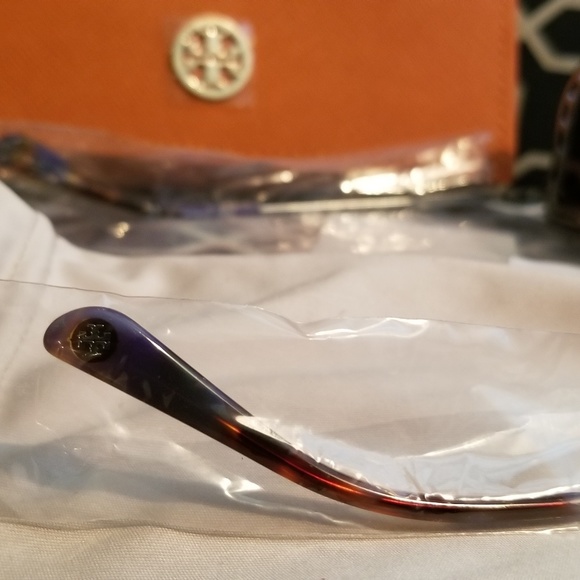 BRAND NEW Tory Burch Polarized Sunglasses - Picture 6 of 7